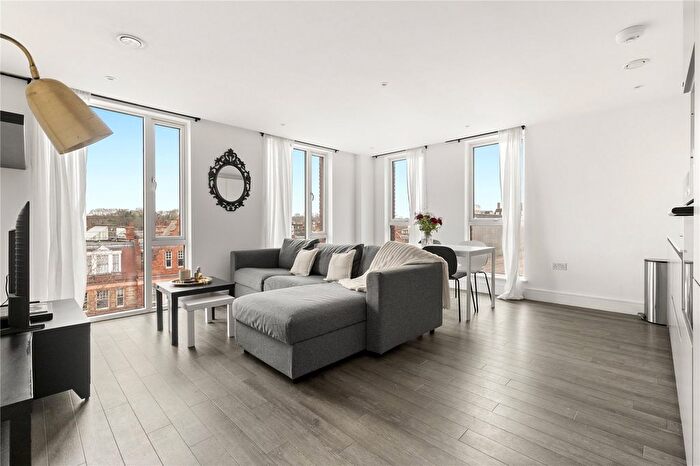 1 Bedroom Flat For Sale In Gaumont Place, London, SW2