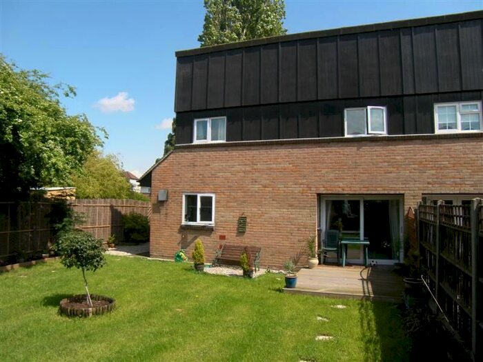 3 Bedroom Semi-Detached House To Rent In Masefield Close, Romford, RM3