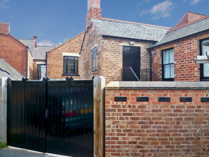 Flat To Rent In Ernest Hall Way, Swadlincote, Derbyshire, DE11