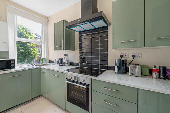 2 Bedroom Flat To Rent In Herne Hill Road, Herne Hill, SE24