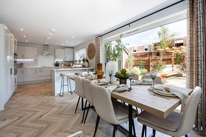 4 Bedroom Detached House For Sale In Redlands Way, Wanborough, SN3