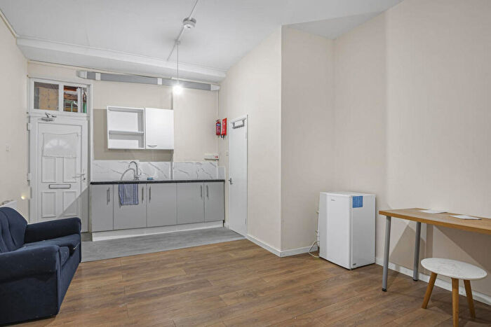 Studio To Rent In Well Street, London, E9