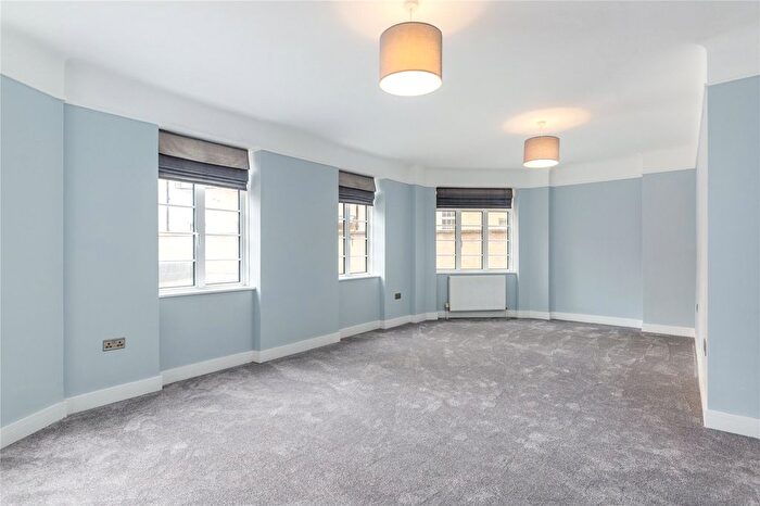 3 Bedroom Flat For Sale In Stourcliffe Street, London, W1H
