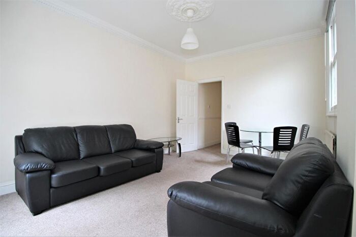 3 Bedroom Flat To Rent In Anson Road, Willesden Green, London, NW2