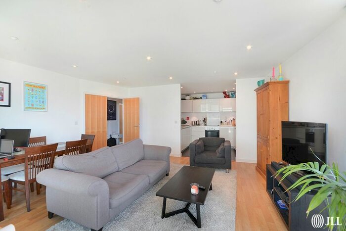 3 Bedroom Flat To Rent In Woodberry Grove, London, N4