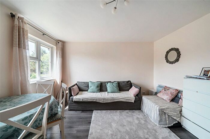 1 Bedroom Flat For Sale In Abbotswood Way, Hayes, UB3