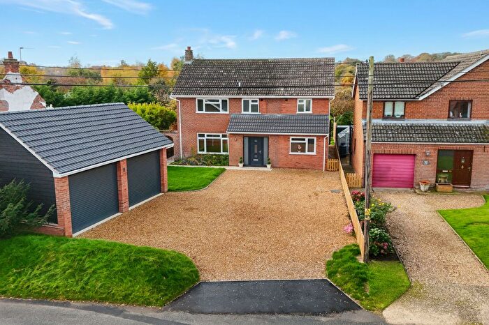 5 Bedroom Detached House For Sale In The Street, Surlingham, Norwich, NR14