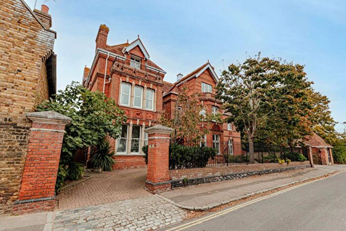 2 Bedroom Flat For Sale In Orchard Place, Faversham, ME13