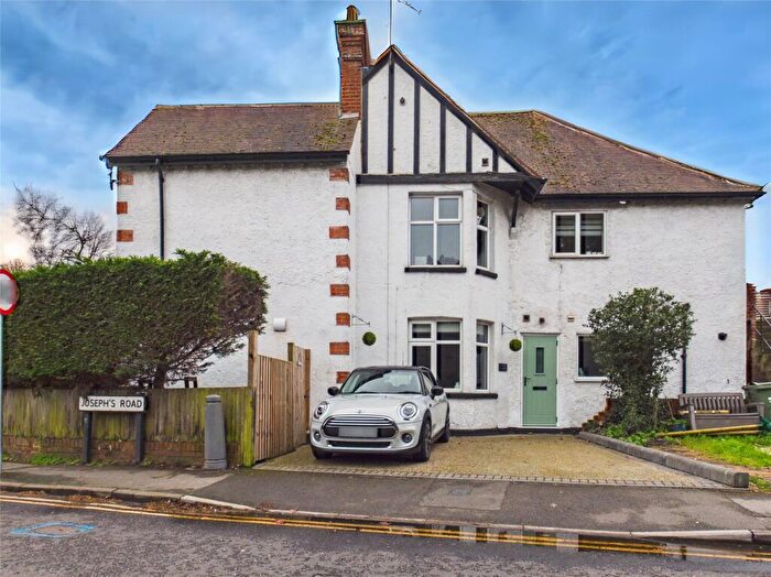 2 Bedroom Flat For Sale In Stoke Road, Guildford, Surrey, GU1