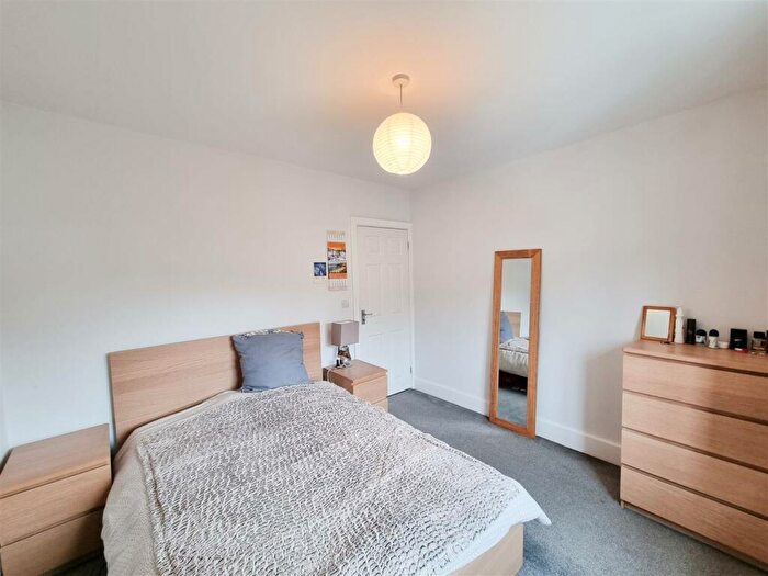 2 Bedroom End Of Terrace House To Rent In Cranmer Road, Croydon, CR0