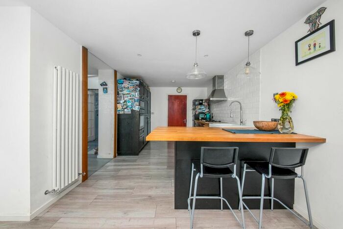 2 Bedroom Flat To Rent In Alexandra Drive, Upper Norwood, London, SE19