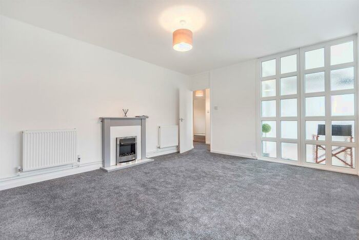 2 Bedroom Flat To Rent In Bryden Close, Sydenham, SE26