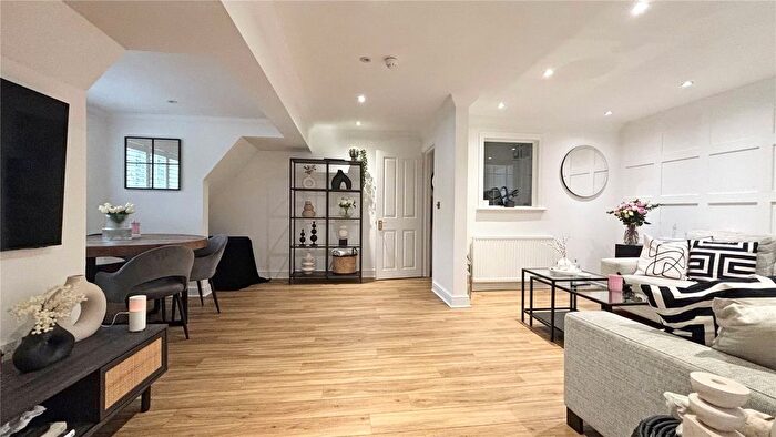 2 Bedroom Flat To Rent In Carden Avenue, Brighton, Sussex, BN1