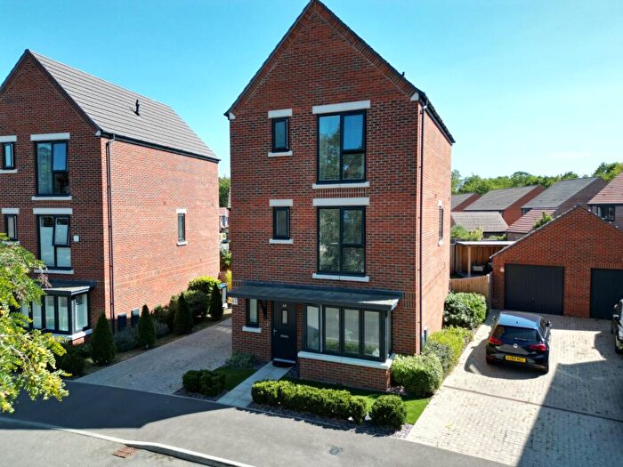 5 Bedroom Detached House To Rent In Chertsey, Surrey, KT16