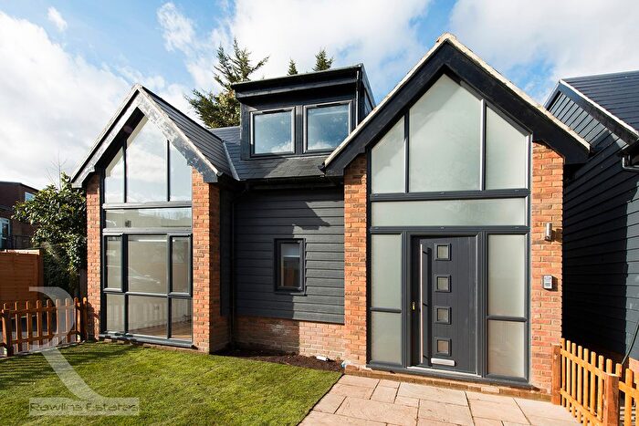 2 Bedroom Detached House To Rent In Edeleny Close, London, N2