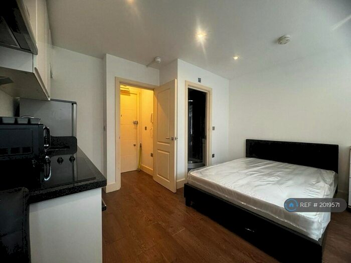 Studio To Rent In Haredon House, Cheam, Sutton, SM3