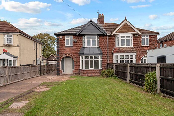 3 Bedroom Semi Detached House For Sale In Laceby Road, Grimsby, DN34