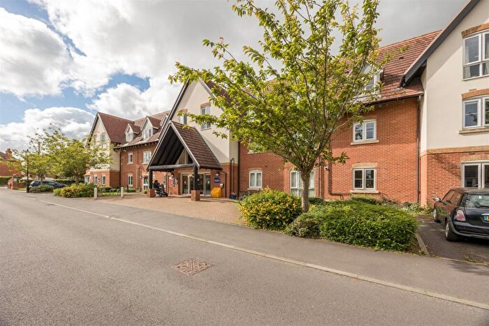 1 Bedroom Retirement Property For Sale In Corbetts Way, Thame, OX9