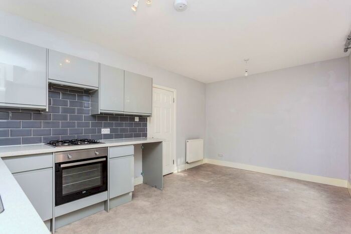 2 Bedroom Apartment To Rent In The Broadway, Haywards Heath, RH16