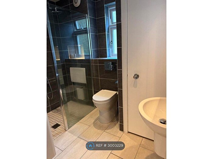 3 Bedroom Flat To Rent In Merchiston Gardens, Edinburgh, EH10
