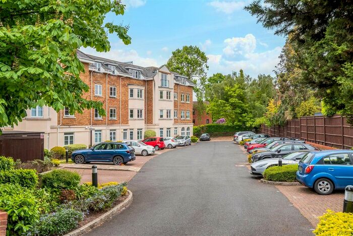 2 Bedroom Flat To Rent In Oakwood Avenue, Beckenham, BR3