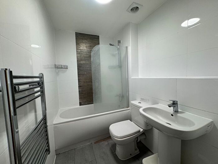 2 Bedroom Flat To Rent In Fowler Road, Aylesbury, HP19