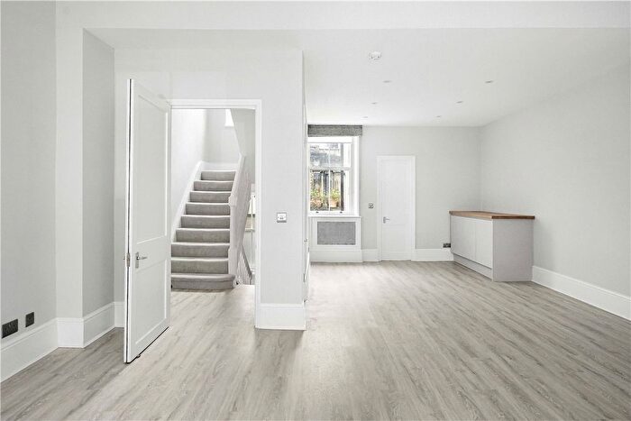 3 Bedroom Flat To Rent In Museum Street, Bloomsbury, London, WC1A