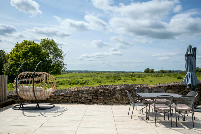 3 Bedroom Semi-Detached House For Sale In South Close, Banbury, Northamptonshire, OX17