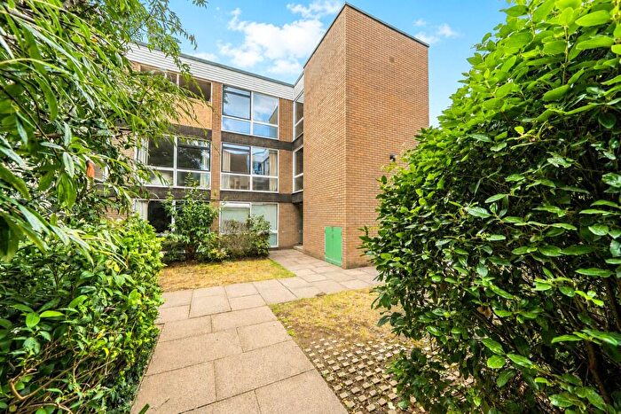 2 Bedroom Apartment For Sale In Butler Close, Oxford, OX2