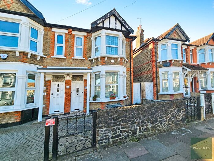 3 Bedroom Semi-Detached House For Sale In Wallington Road, Ilford, IG3