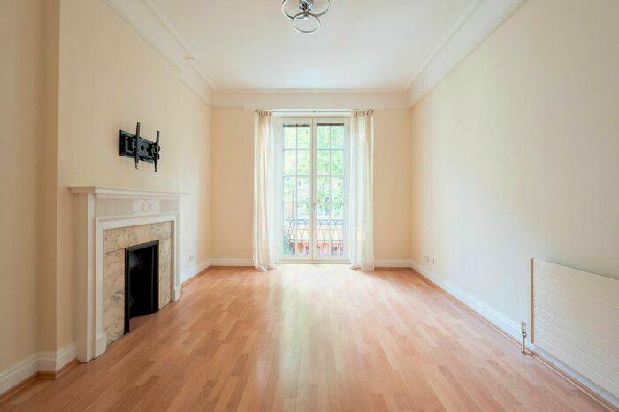 2 Bedroom Flat To Rent In Berkeley Street, Mayfair, London, W1J