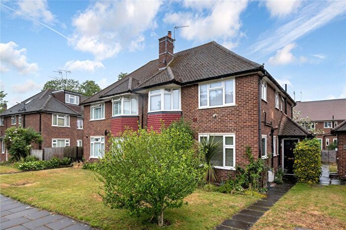 2 Bedroom Maisonette For Sale In Beaulieu Close, Cambridge Park, East Twickenham, TW1