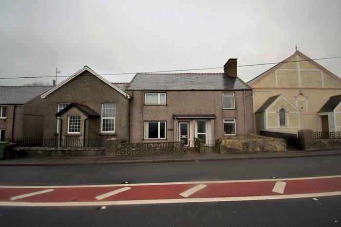 2 Bedroom House For Sale In Pantglas, Garndolbenmaen, LL51