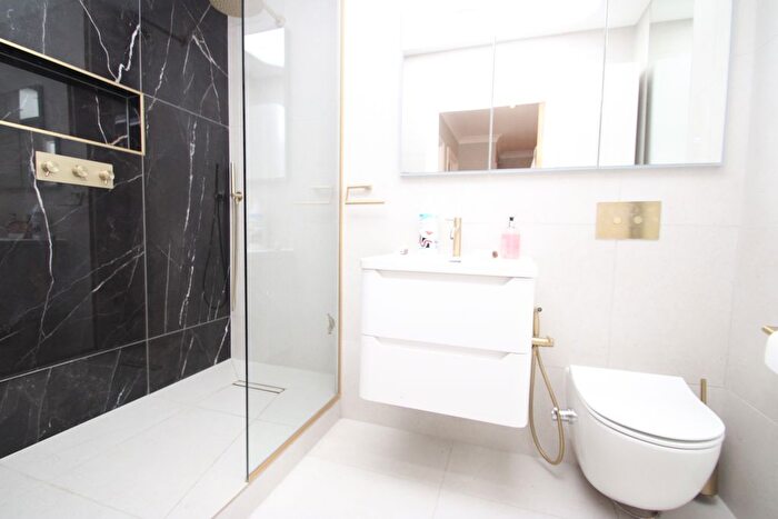 2 Bedroom Flat To Rent In Sydenham Road, Croydon, CR0