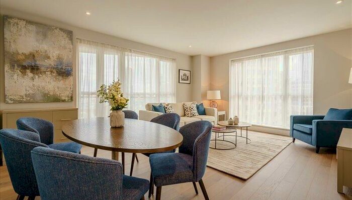 2 Bedroom Apartment To Rent In Circus Apartments, Canary Wharf, E14