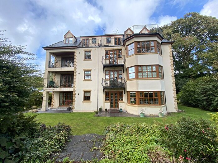 2 Bedroom Flat For Sale In The Beeches, Launceston, Cornwall, PL15