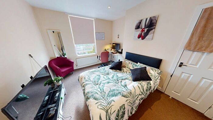 6 Bedroom Semi Detached House To Rent In Broomfield View, Leeds, LS6