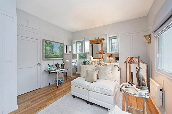 1 Bedroom Flat To Rent In Mallord Street, Chelsea, SW3