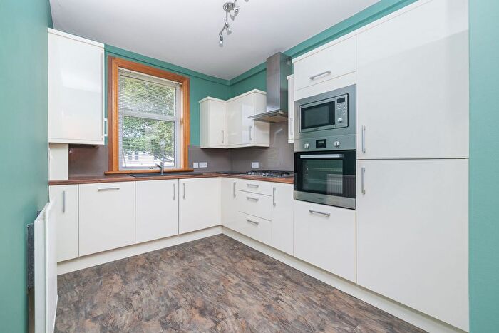 2 Bedroom Flat To Rent In Kenmore Terrace, Dundee, DD3