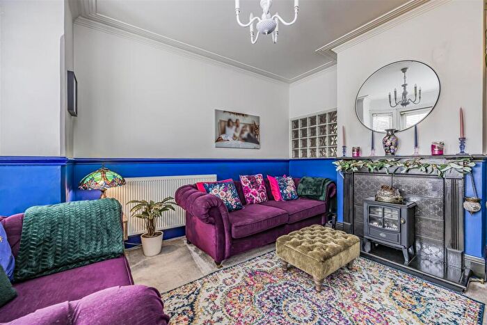 2 Bedroom End Of Terrace House For Sale In Martin Road, Baffins, Portsmouth, PO3