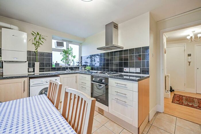 1 Bedroom Flat For Sale In Fladbury Road, Harringay, London, N15