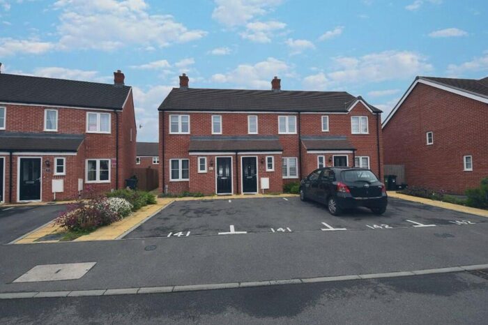 2 Bedroom End Of Terrace House To Rent In Campbell Grove, Horley, Surrey, RH6