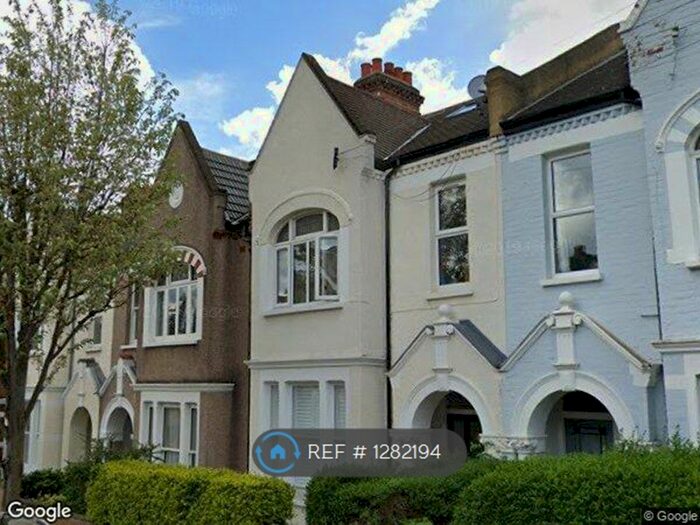 4 Bedroom Flat To Rent In Dahomey Road, London SW16