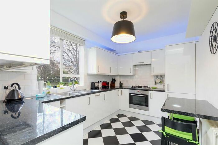 2 Bedroom Flat To Rent In John Aird Court, London W2