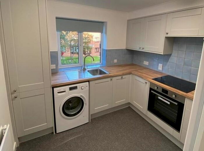 2 Bedroom Flat To Rent In Park View Road, Ealing, W5