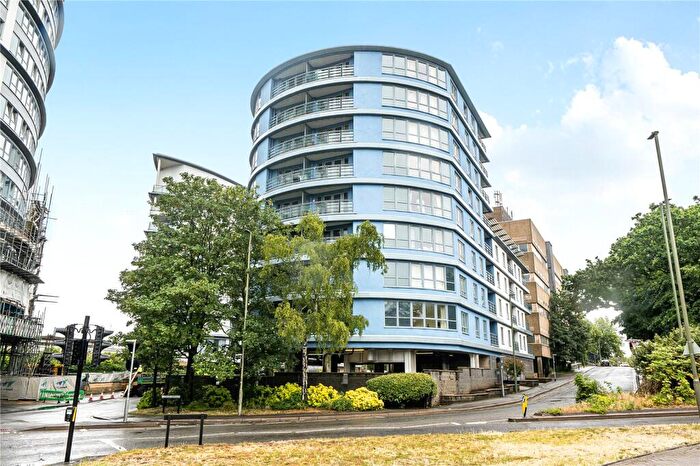 2 Bedroom Apartment For Sale In Oriental Road, Woking, GU22