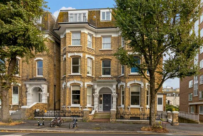 1 Bedroom Flat To Rent In The Drive, Hove, BN3