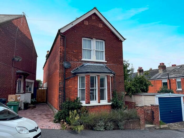 3 Bedroom Detached House To Rent In Stanley Road, Cowes, PO31