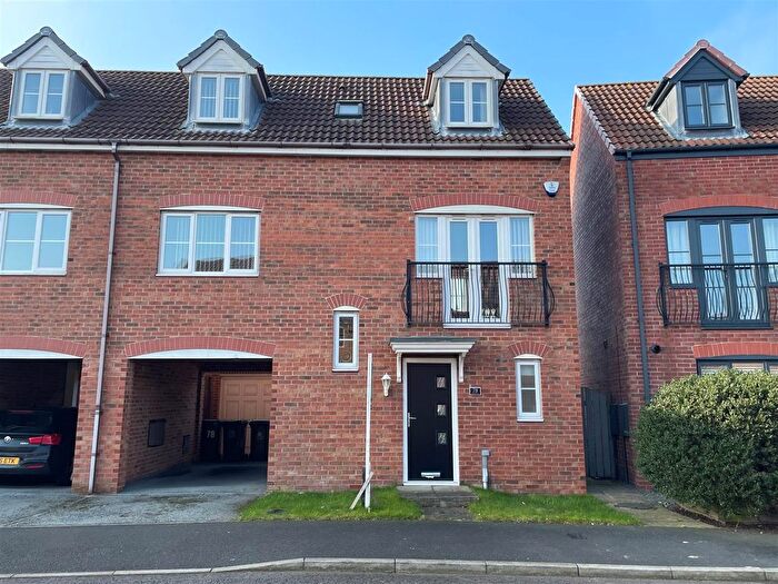 3 Bedroom Semi Detached House For Sale In Bayfield, West Allotment, Newcastle Upon Tyne, NE27
