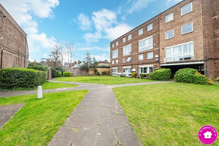 2 Bedroom Apartment To Rent In Cleveland Road, London, E18